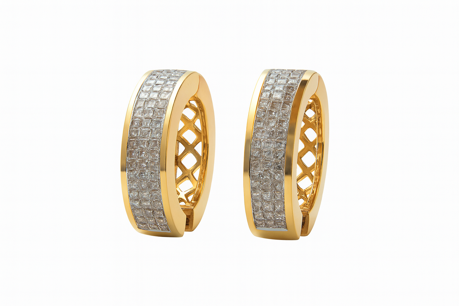 Beautiful 18 Kt Gold  Natural Diamond Earing